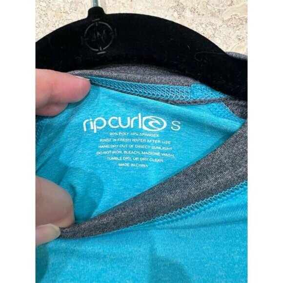 Rip Curl Women's Striped Long Sleeve Rash Guard Swim Top Blue Size S - Picture 3 of 3